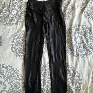 Black leather leggings with a flattering fit #leggings